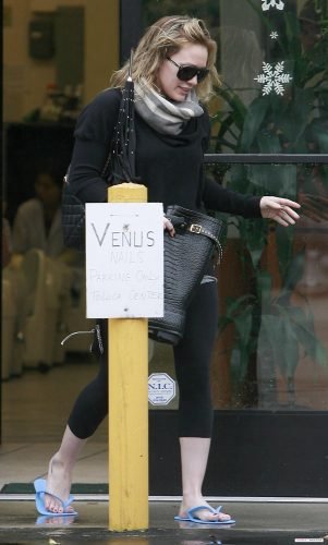 Hilary Duff Feet Toes And Soles 61