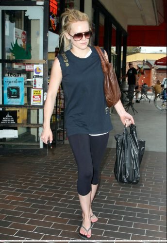 Hilary Duff Feet Toes And Soles 111