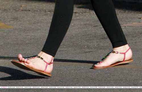 Hilary Duff Feet Toes And Soles 122