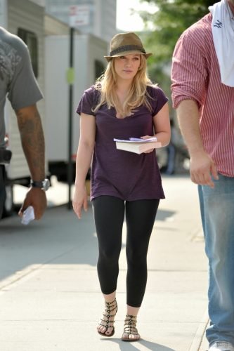 Hilary Duff Feet Toes And Soles 510