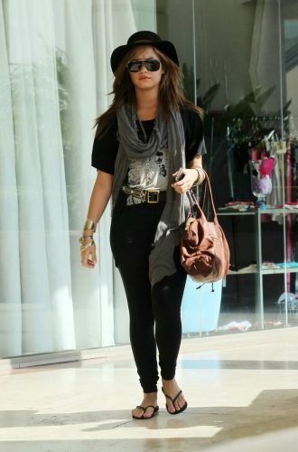Demi Lovato Feet Toes And Soles 144