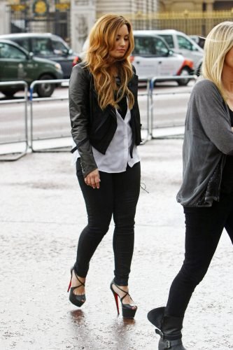 Demi Lovato Feet Toes And Soles 670