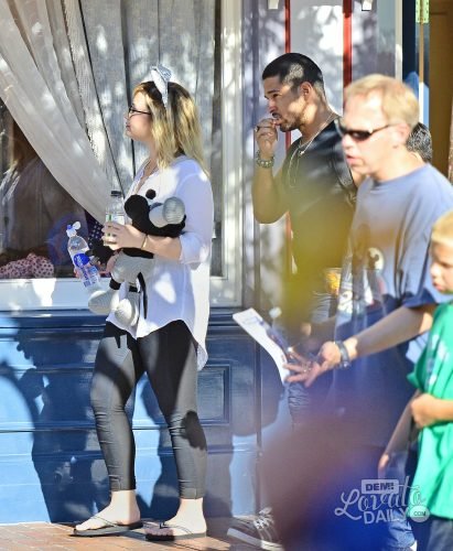Demi Lovato Feet Toes And Soles 806