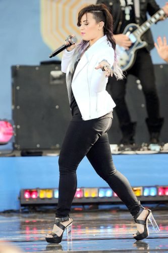 Demi Lovato Feet Toes And Soles 880