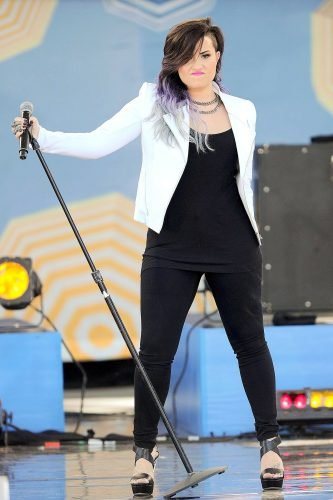 Demi Lovato Feet Toes And Soles 882
