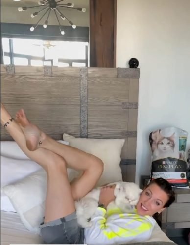 Katie Cassidy Feet Toes And Soles 589