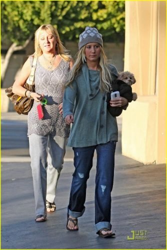 Ashley Tisdale Feet Toes And Soles 714
