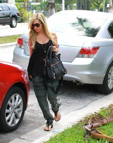 Ashley Tisdale Feet Toes And Soles 986