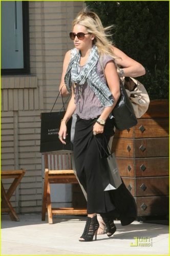 Ashley Tisdale Feet Toes And Soles 1242